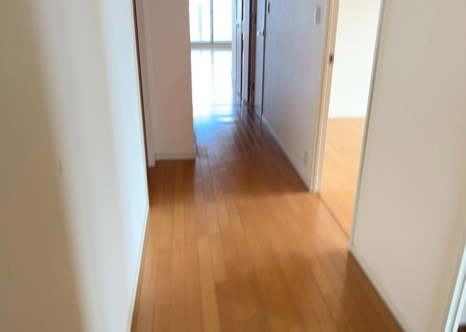 内装はとにかくおしゃれなものがいい！と選ぶ前に、まず住んだ後のことを想像してみましょう。住んでみたらコンセントの位置が悪くて使いにくいなど出てきます。事前にどの家電をどこに置くか想定しておきましょう。