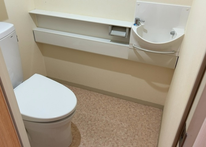 トイレは大きさや形、機能、抗菌性などが異なる多種多彩なタイプが各メーカーから出ています。それぞれに良さがあるため、事前にどういったタイプのトイレがいいのかをご家庭内で決めて、内見に行くといいでしょう。