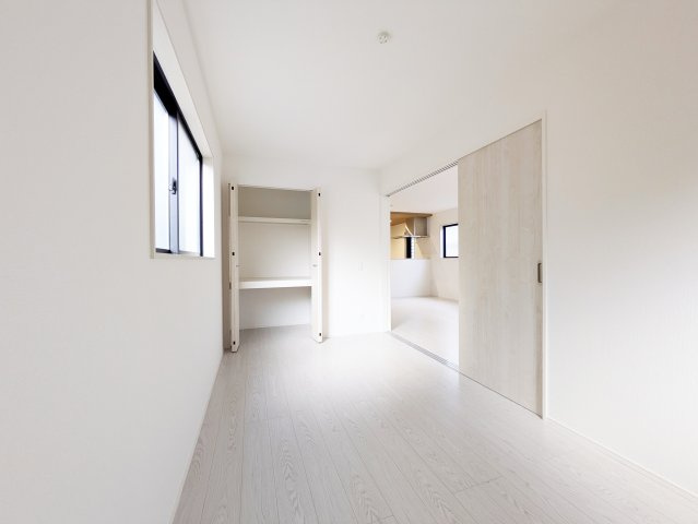 1階6.2帖の洋室です！収納リビングから見渡せるのでお子様を安心して見守ることができま