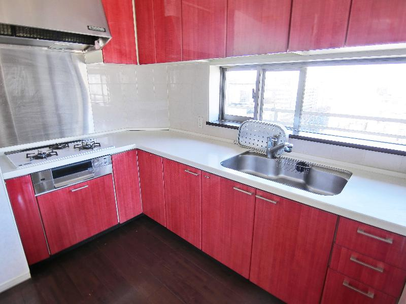 キッチン　動線を考慮したＬ字型キッチン。