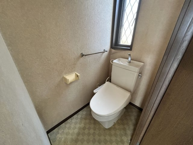 最新の温水洗浄便座への交換や壁紙の変更も自由に楽しめます　