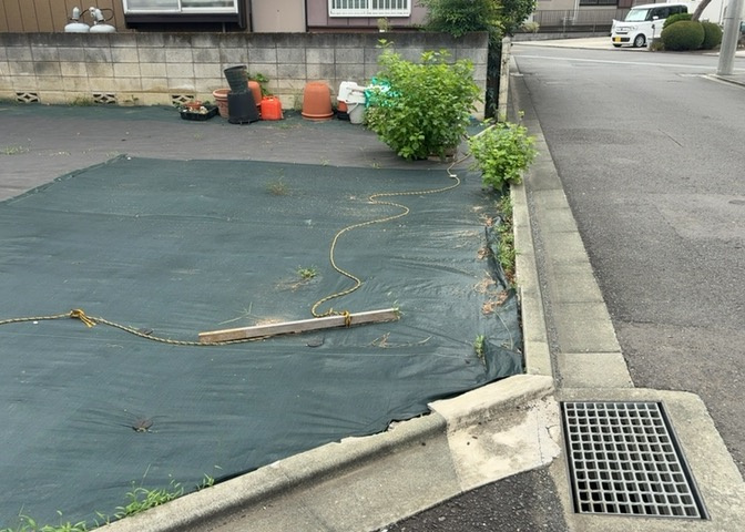 土地を買う際、住む地域の自治体や福祉の補助制度にも注目してみましょう。子供や老人の医療補助やゴミ出しのルールなど、自治体によってルールに大きな違いがあるため、暮らしやすい土地で判断するとよいでしょう。