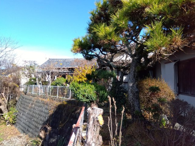 閑静な住宅地に位置しています。車通りが少なく騒音も気にならない穏やかな環境です。