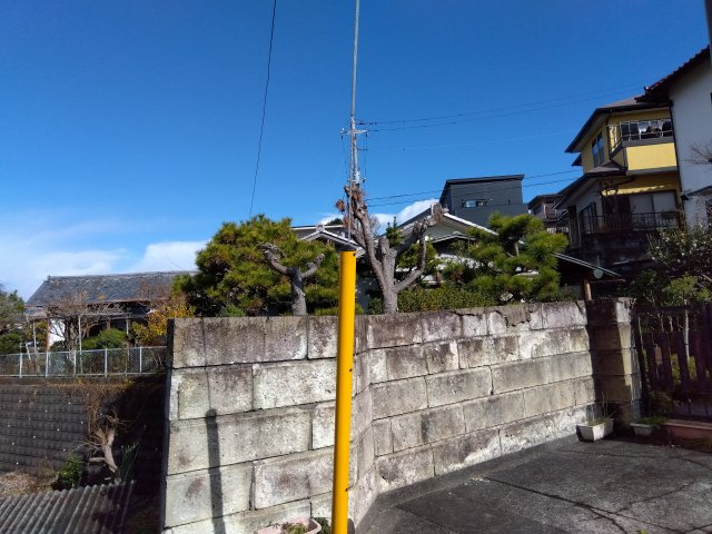 バス停【下天間】まで徒歩3分です。通勤・通学に便利です。