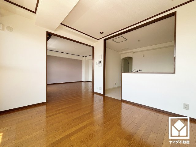 広々22.5帖のLDKが魅力。家族全員がリラックスできる、ゆったりとした快適リビングで温かい団らんの時間を。