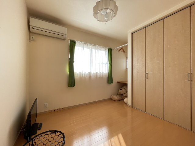 作業や勉強がはかどる机板のある洋室☆