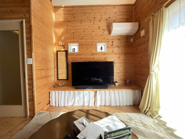 2つの小窓がお洒落空間を演出します☆