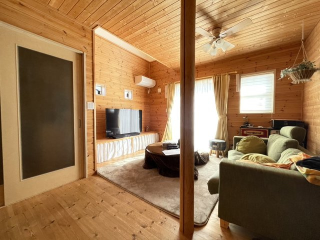 木の温もりとモダンな快適さが同居する、理想の住まい♪