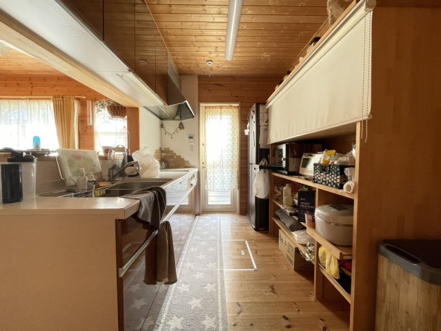 テラスに繋がる勝手口有り☆