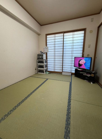 落ち着いた雰囲気の和室付きです