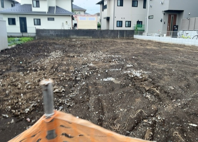 土地の形が極端に長細かったり、狭小地、あるいは道路との高低差がある傾斜地だった場合、後々売ろうとしても買い手がつかない場合もあります。後々、売却することになった時に価値の下がらない土地を選びましょう。