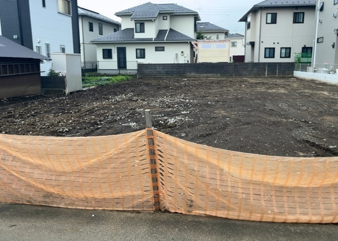 人が暮らすうえで日光は大切な要素となります。日当たりの良さは譲れないポイントですね。併せて近くに大きな建築物の建築予定がないか、あるいはそれが可能な土地が近くにないか事前に確認することもお勧めします。