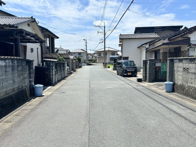 前面道路広々で運転も安心！駐車場拡張も可能な平屋住宅　
