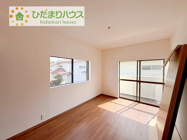 大きなベッドを置いても余裕の広さの主寝室♪