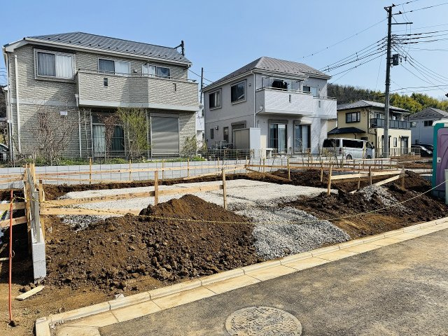 ～太陽光発電設備が標準搭載・省エネ性能認定　2台駐車可能　小中学校徒歩5分～