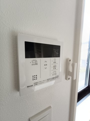 【給湯パネル】　ワンタッチで操作できる給湯パネル付き。