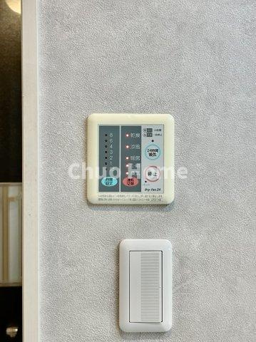 【浴室乾燥機】暖房・冷風・換気・乾燥が可能です。毎日を快適に過ごせるうれしい機能が揃っています。雨の日の洗濯物も安心です。