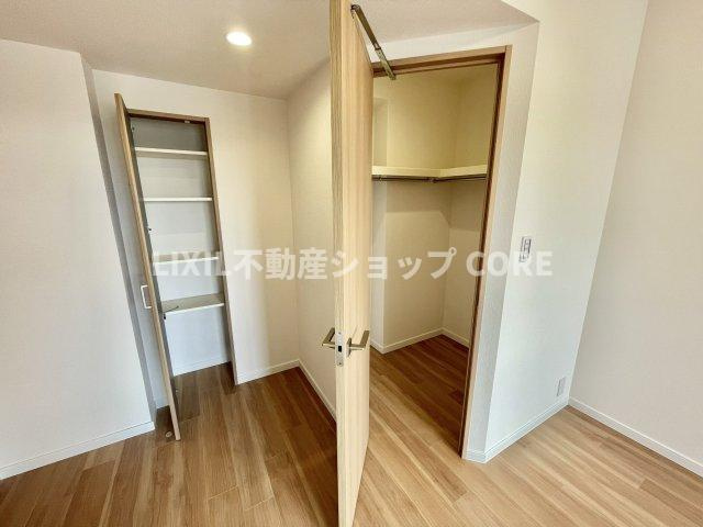 各居室にはクローゼットが備え付けられており、居室の広さを有効に使えます♪　
