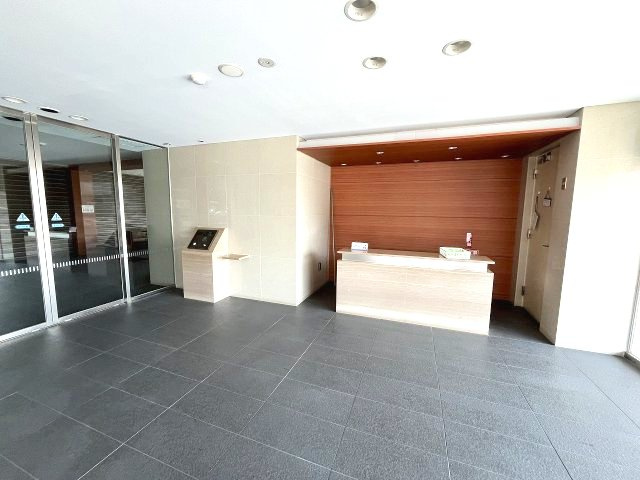 エントランス　ご都合のよろしい日時に現地をご案内させて頂きます！