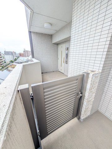 玄関ポーチ付き！プライベートも守られている感じが◎