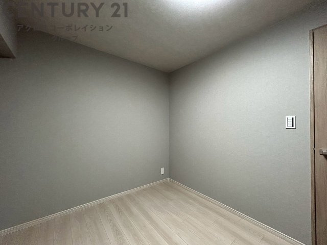 創造性や成長を促す遊びの空間を提供。学習や趣味に集中できる環境を整えます。個別のプライベートスペースは自己表現と自立心を育み、心地よい睡眠環境を整えリラックスできる場所を提供。