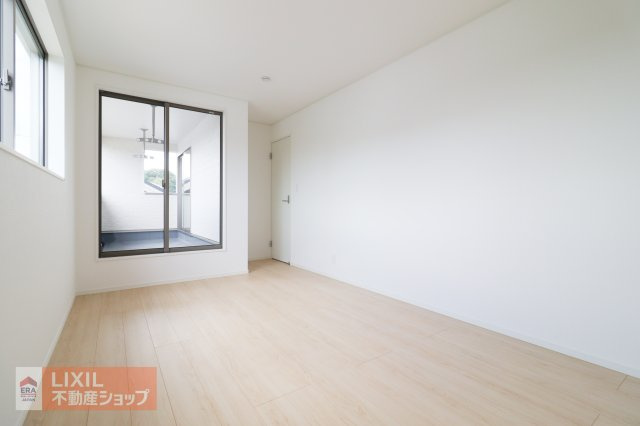シンプルな内装デザインなので、どんなインテリアにも合わせやすく、お好みの家具を置いて自分だけのお気に入りの空間をつくれます。