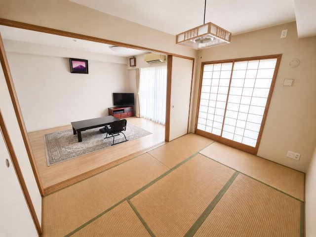障子越しのやわらかな光が心地よい和室。LDKと一体利用でき、暮らしにゆとりを演出します。