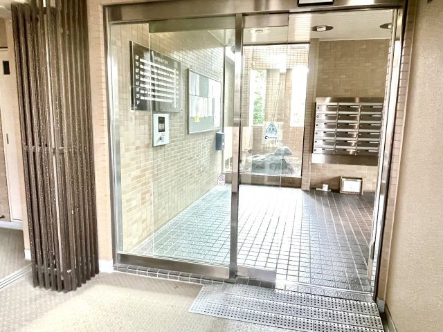 お子様・奥様も安心のオートロックのマンションです。防犯面も充実したマンション。