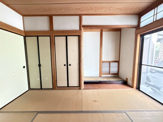 畳の上でゆっくりとくつろげる和室です