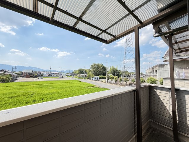 屋根付きバルコニーで雨の日も安心