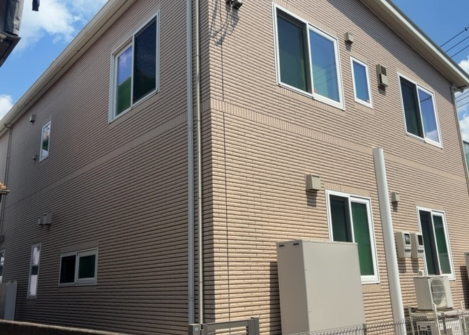 木造住宅とは土台、壁、柱など建築物の強度を支える構造体の材に木が使用されている構造を指します。構造体は建物の自重を支えるだけではなく風圧や水圧、積裁荷重などあらゆる衝撃に耐えるための基礎です。