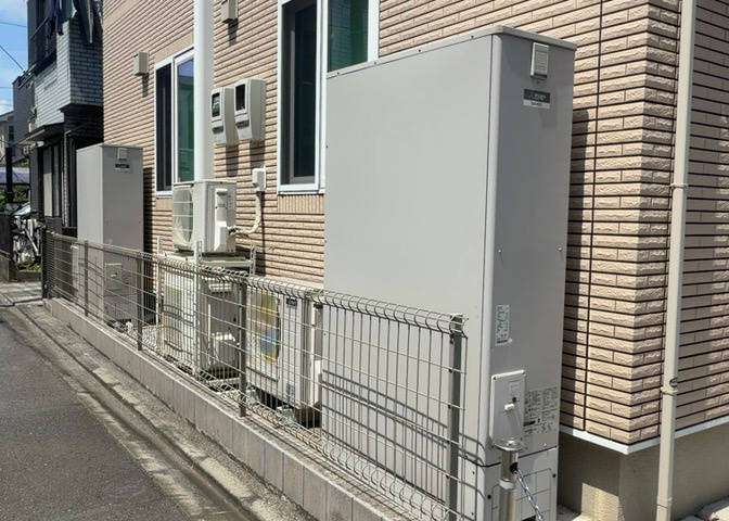 省エネ給湯器とは従来型の給湯器より熱効率が高く、少ない燃料でたくさんのお湯を沸かすことが出来る高効率な給湯器のことを指します。また、省エネ給湯器には種類があり、利便性や効果なども様々です。