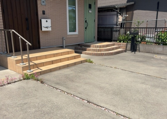 庭があることでガーデニングや家庭菜園はもちろん、こどもの遊び場やペットを放して遊ぶことができます。また、家の周囲に余裕があるということです。隣地との間があれば、十分な日当たりと、風通しが確保できます。
