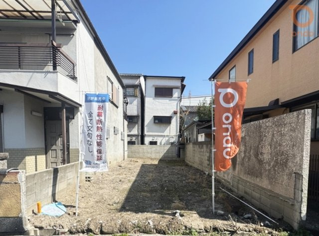 【現地外観写真】間口約5mとゆとりがあるので、並列駐車2台可能♪■複数沿線利用可能×今福小学校へ徒歩3分の好立地◎