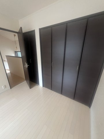 2階　1部屋目のクローゼット