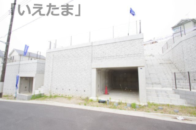 地下車庫1台分付です。