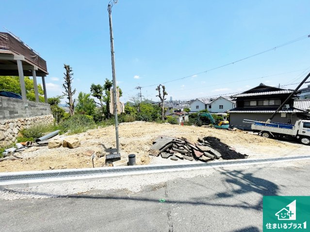 周辺は落ち着いた街並みの住宅地！子育てがしやすい住環境です！現地でしかわからない事もございます。是非一度ご覧ください。