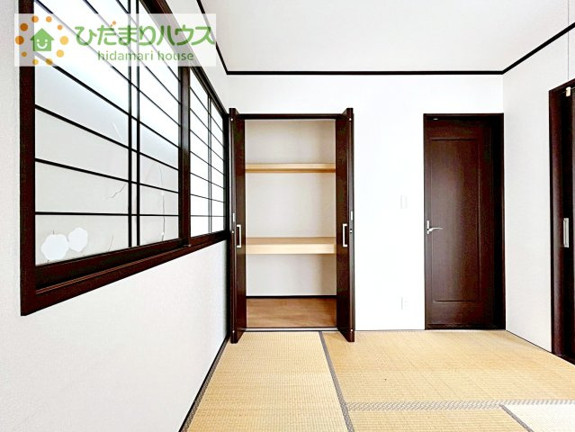和室の収納は横開きクローゼット！　しまった物の出し入れも楽々です(^^)