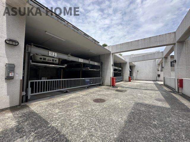 駐車場の空き状況については、その都度、確認いたしますのでお気軽にお聞きください。