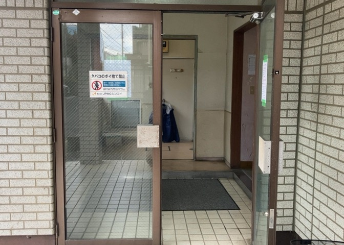 マンションのエントランスには、もともと風よけや防犯の役割がありますが、マンションによって宅配ボックスなどの設備が備わっている所もあります。日々の生活をイメージしながら生活しやすさをチェックしましょう。