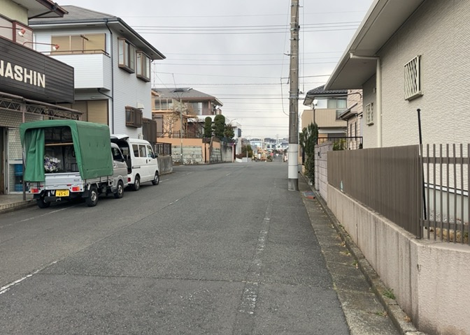 眺望を気にして物件を探す場合、前面に建物が建っていないか現地で確認しましょう！前面に建物があると景色はもちろん、日当たりや風通しにも影響が出てきます。住んだ時のことを想像しながら現地見学をしましょう。