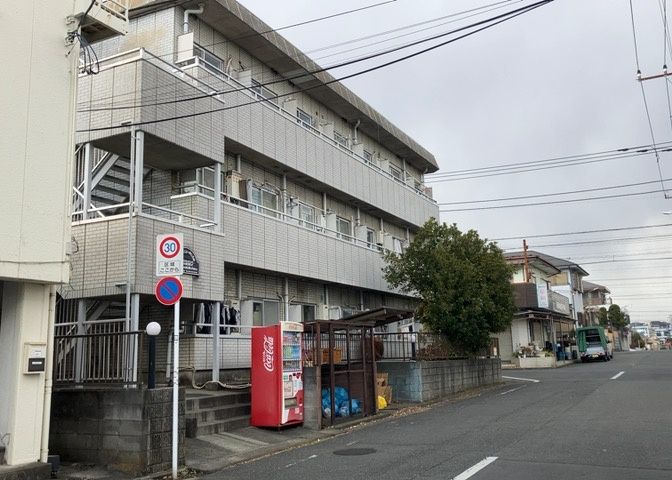 外観はマンション管理がされているかの目安になります。築年数が古いと、壁面は劣化してひび割れが生じることも！建物が古びていても細かいところが修繕されていると、きちんと管理されているなぁと感じるでしょう。