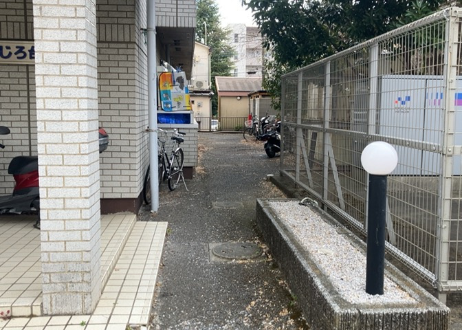 駐車場と明記されていても、最小スペースでつくられた駐車場だと大型車は駐車できなかったり、出入りしにくくなったりする可能性があります。お車のサイズと購入したい物件の駐車場のサイズを現地で確認しましょう。