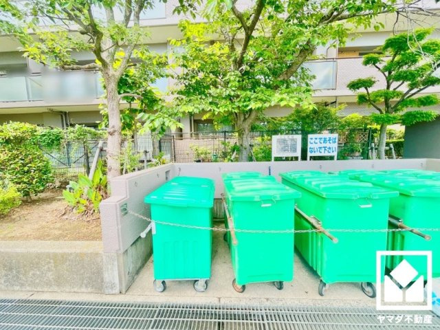 衛生面への配慮もうかがえる、心地よく利用できるごみ置き場です。