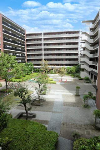 ■JR武蔵野線「南越谷」駅徒歩10分　■4LDK、南向きで日当たりは良好！眺望良好！　■オートロック付きで安心！　■ペット飼育可能(細則有)　■キッチン、浴室等リフォーム