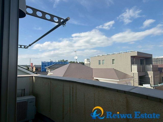 バルコニーと面したお部屋は暖かな光とさわやかな風が届きます。