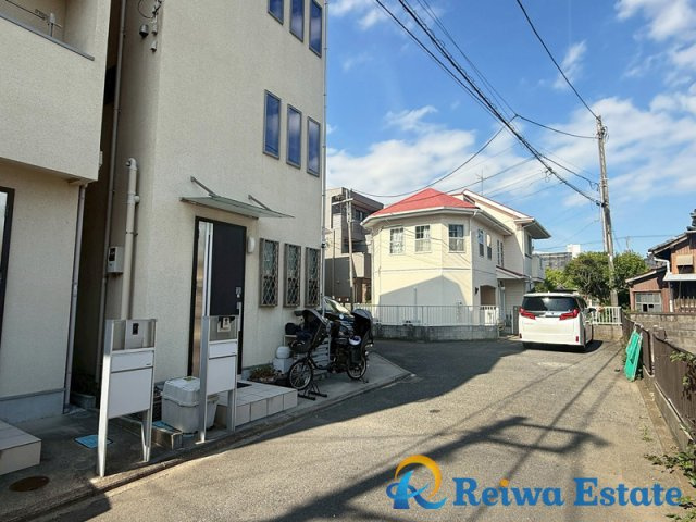 周辺は閑静な住宅街で落ち着いた住環境