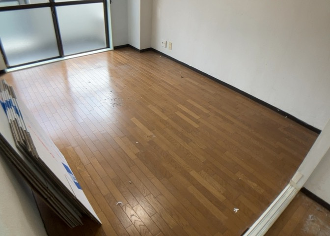 寝室でゆっくりと過ごすためにはベッド周りの適度な空間を担保することや窓の位置、照明の明るさ、寝室の広さなどを考える必要があります。自身や家族の構成とライフスタイルに併せて寝室にする部屋を選びましょう！