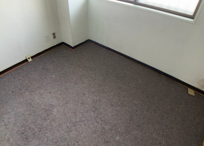 デザイン性を重視しすぎて収納が少なかった！なんてことにならないため、事前に現地で収納の数を確認しておくことをお勧めします。クローゼット以外にも床下収納や屋根裏収納、パントリーなどもチェックしましょう。