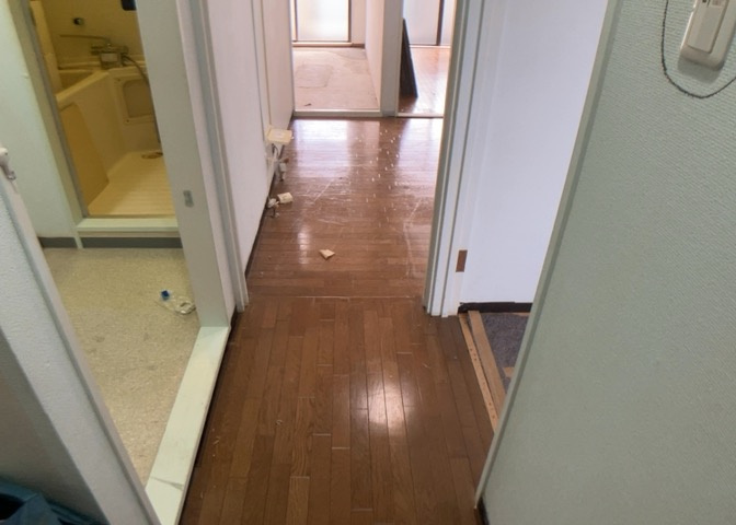 内装はとにかくおしゃれなものがいい！と選ぶ前に、まず住んだ後のことを想像してみましょう。住んでみたらコンセントの位置が悪くて使いにくいなど出てきます。事前にどの家電をどこに置くか想定しておきましょう。